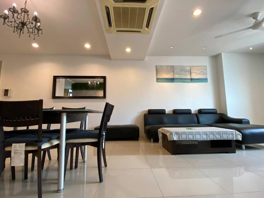 Spacious 3R,2R,Studio 5Min Walk To Time Square,Lalaport, Pool,Gym,Wifi Apartment Куала Лумпур Екстериор снимка