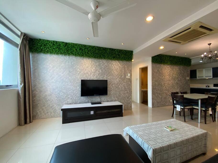 Spacious 3R,2R,Studio 5Min Walk To Time Square,Lalaport, Pool,Gym,Wifi Apartment Куала Лумпур Екстериор снимка