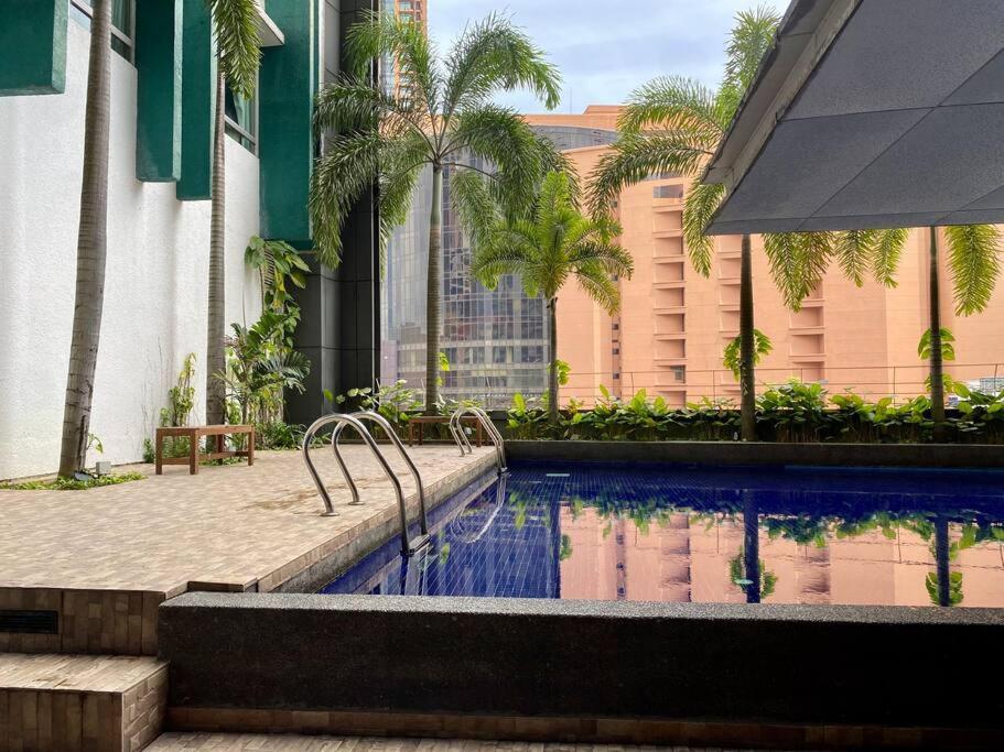 Spacious 3R,2R,Studio 5Min Walk To Time Square,Lalaport, Pool,Gym,Wifi Apartment Куала Лумпур Екстериор снимка