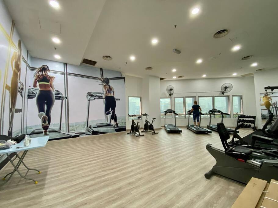 Spacious 3R,2R,Studio 5Min Walk To Time Square,Lalaport, Pool,Gym,Wifi Apartment Куала Лумпур Екстериор снимка