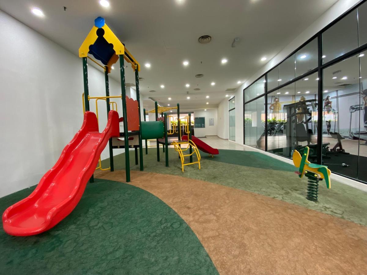 Spacious 3R,2R,Studio 5Min Walk To Time Square,Lalaport, Pool,Gym,Wifi Apartment Куала Лумпур Екстериор снимка